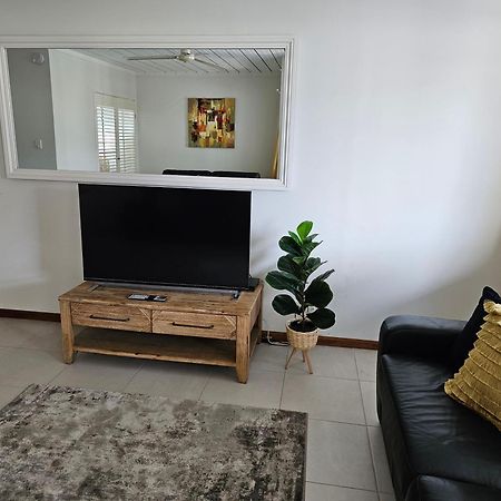 איירלי ביץ' Airlie Seaview Apartments מראה חיצוני תמונה