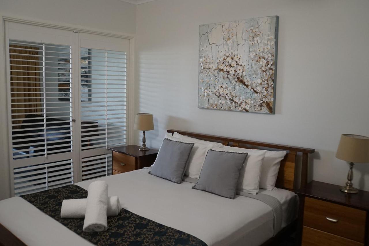 איירלי ביץ' Airlie Seaview Apartments מראה חיצוני תמונה