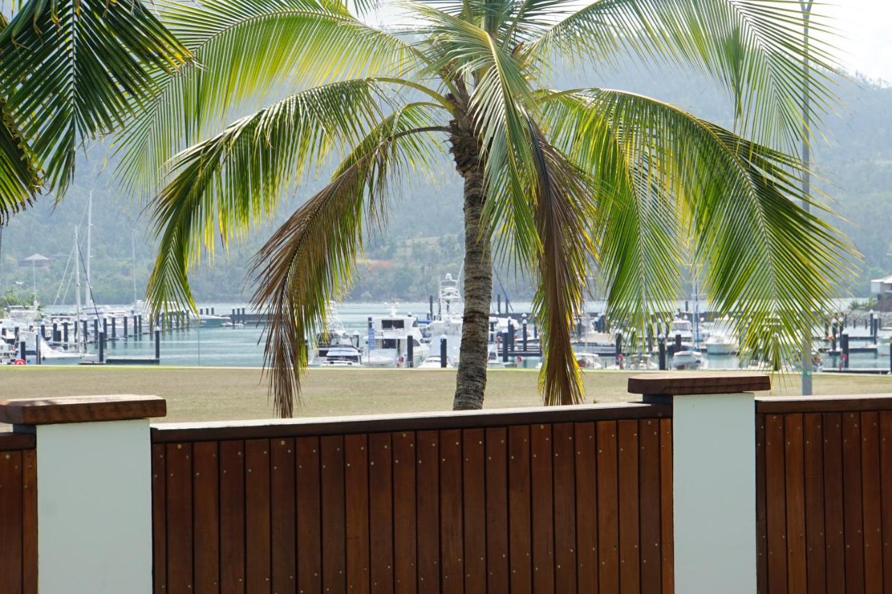 איירלי ביץ' Airlie Seaview Apartments מראה חיצוני תמונה