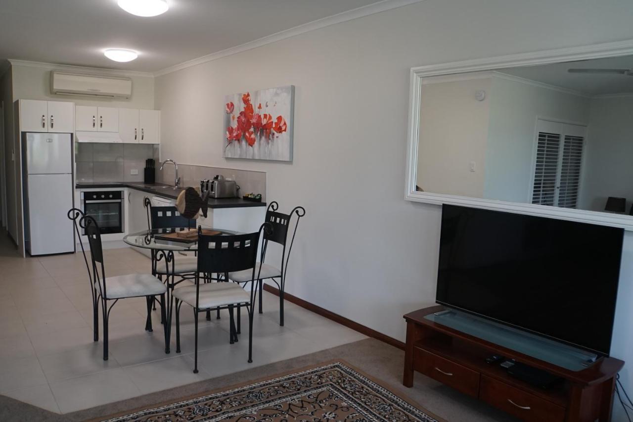 איירלי ביץ' Airlie Seaview Apartments מראה חיצוני תמונה