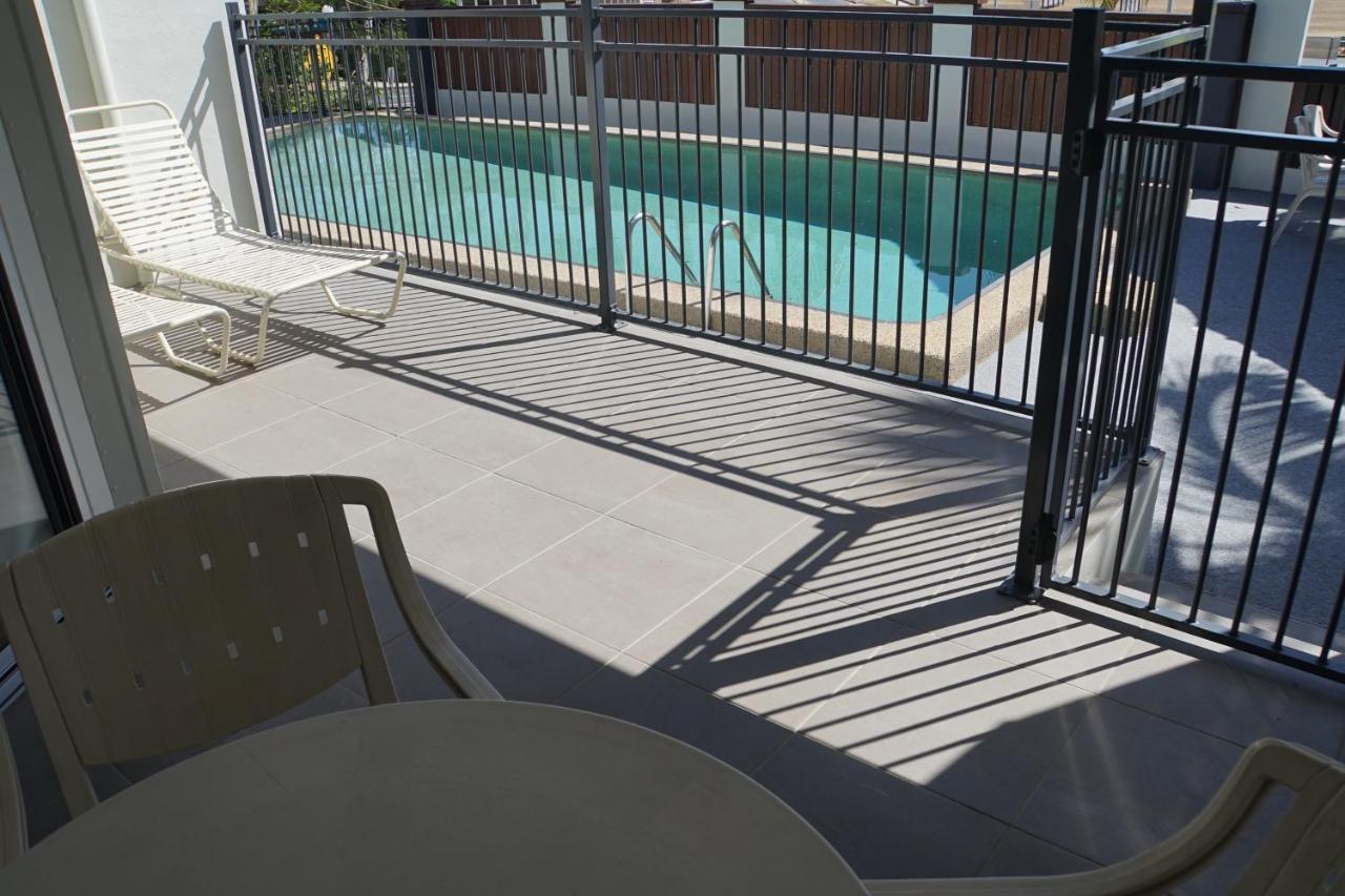איירלי ביץ' Airlie Seaview Apartments מראה חיצוני תמונה