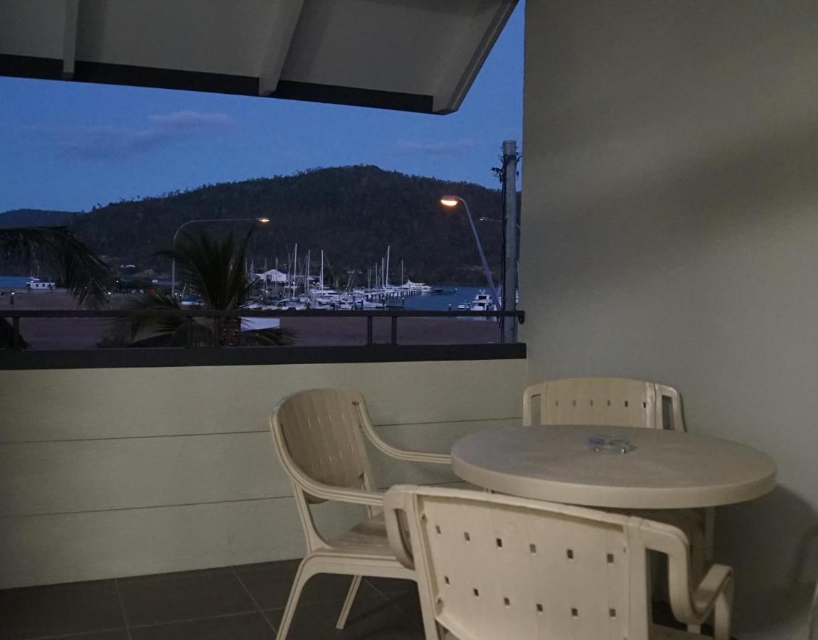 איירלי ביץ' Airlie Seaview Apartments מראה חיצוני תמונה