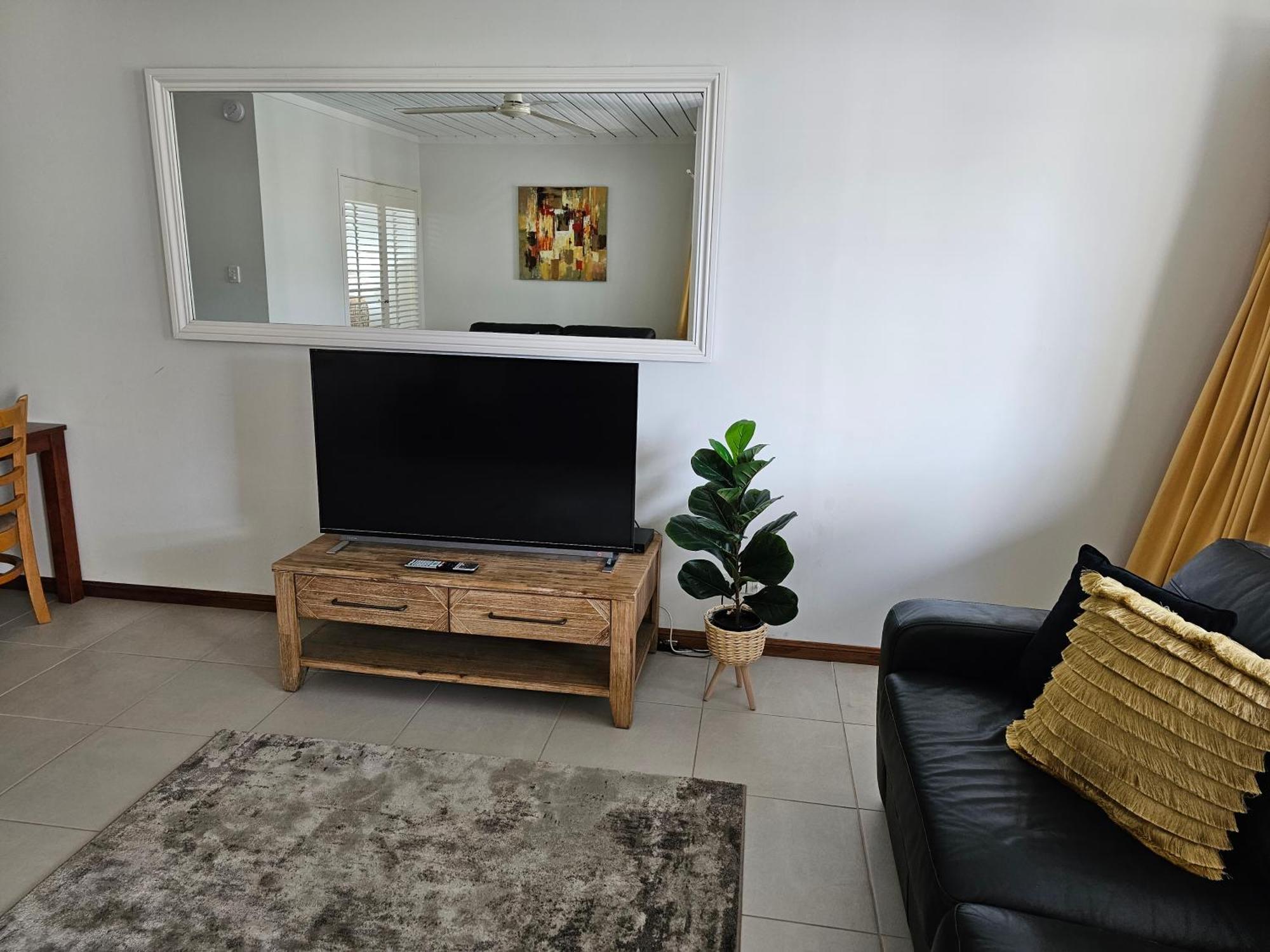 איירלי ביץ' Airlie Seaview Apartments מראה חיצוני תמונה