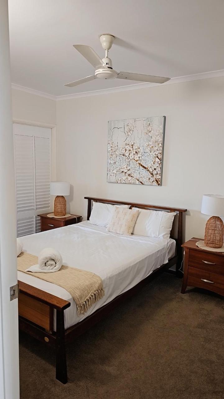 איירלי ביץ' Airlie Seaview Apartments מראה חיצוני תמונה