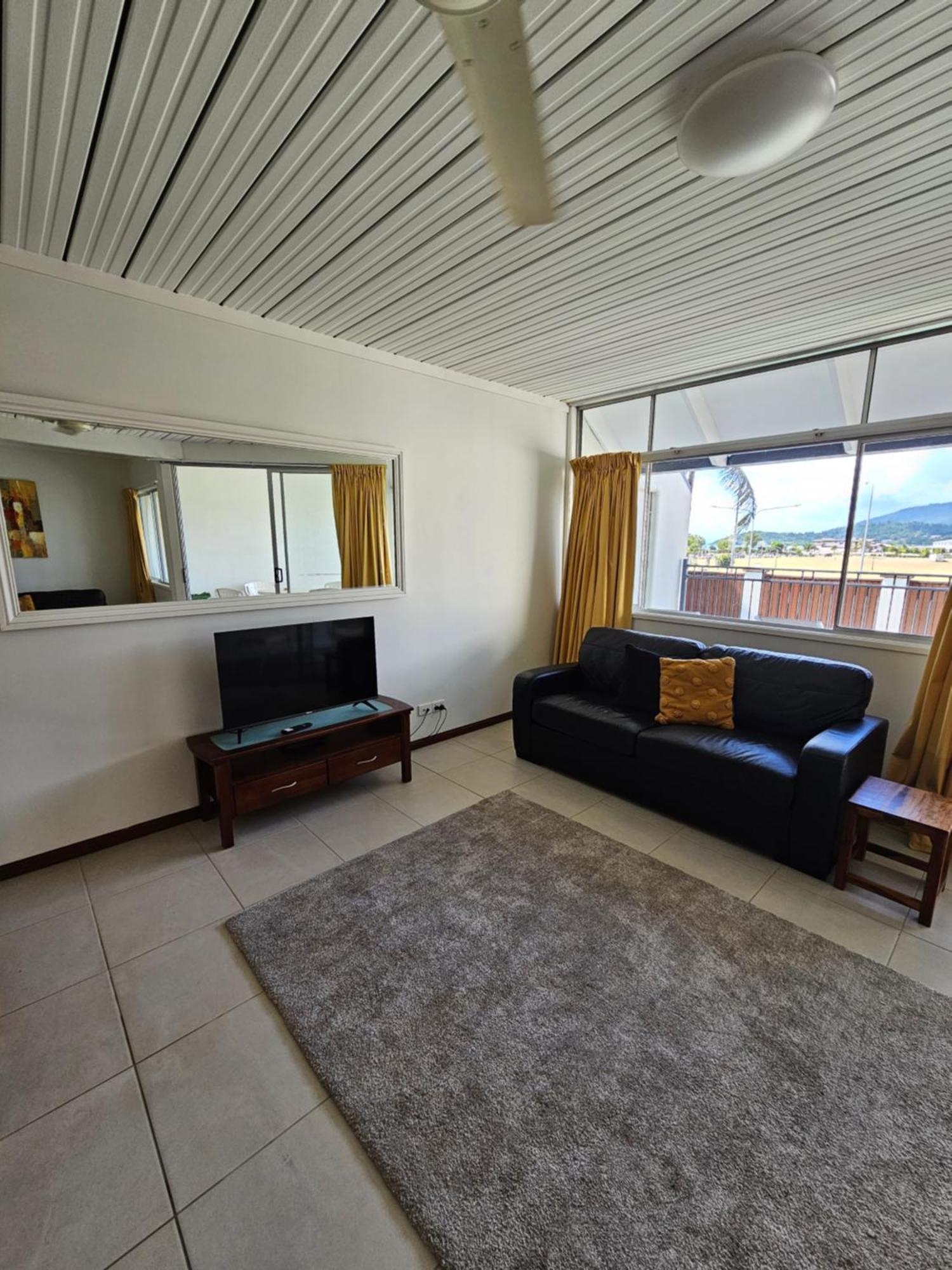 איירלי ביץ' Airlie Seaview Apartments מראה חיצוני תמונה