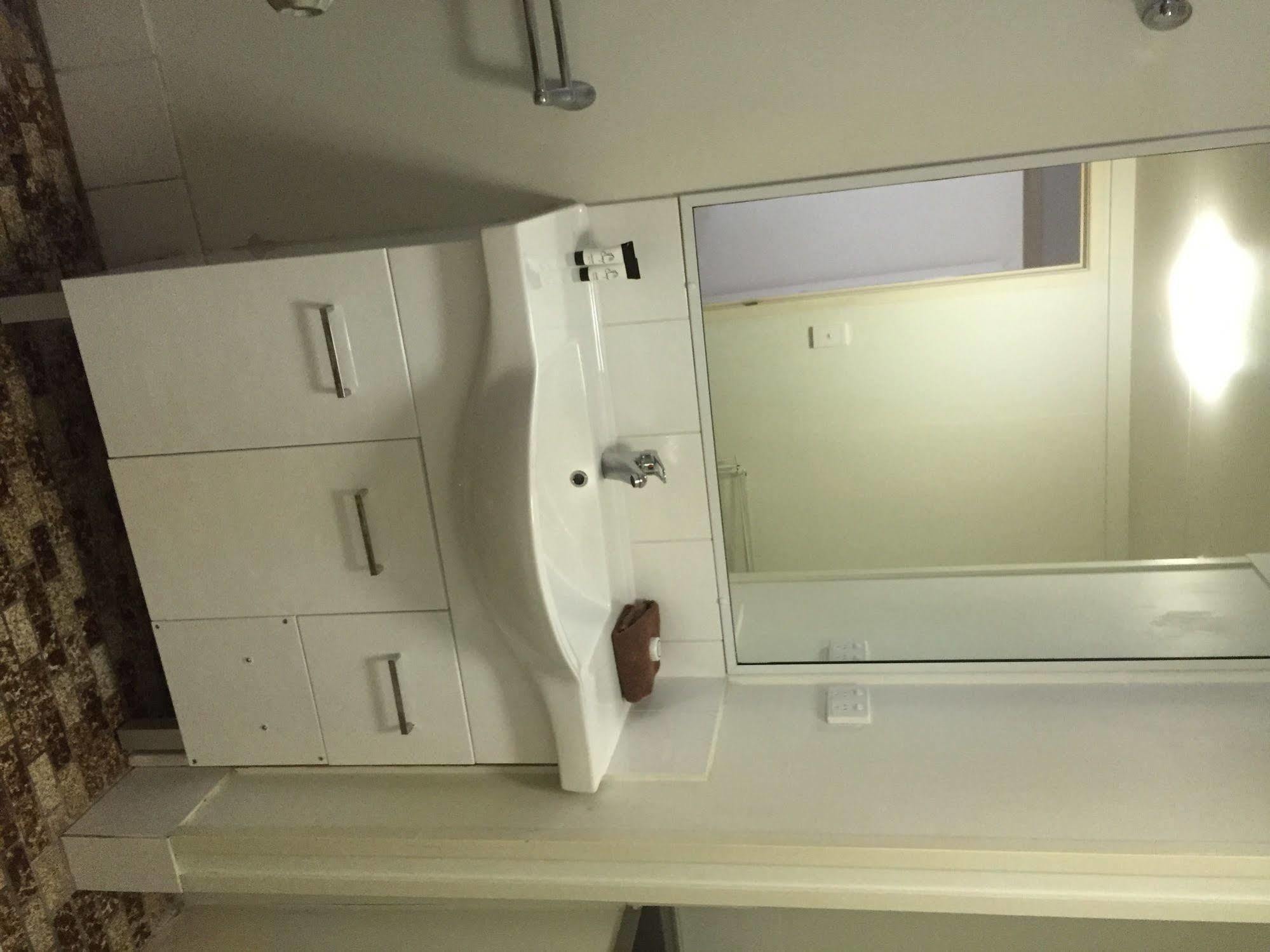 איירלי ביץ' Airlie Seaview Apartments מראה חיצוני תמונה