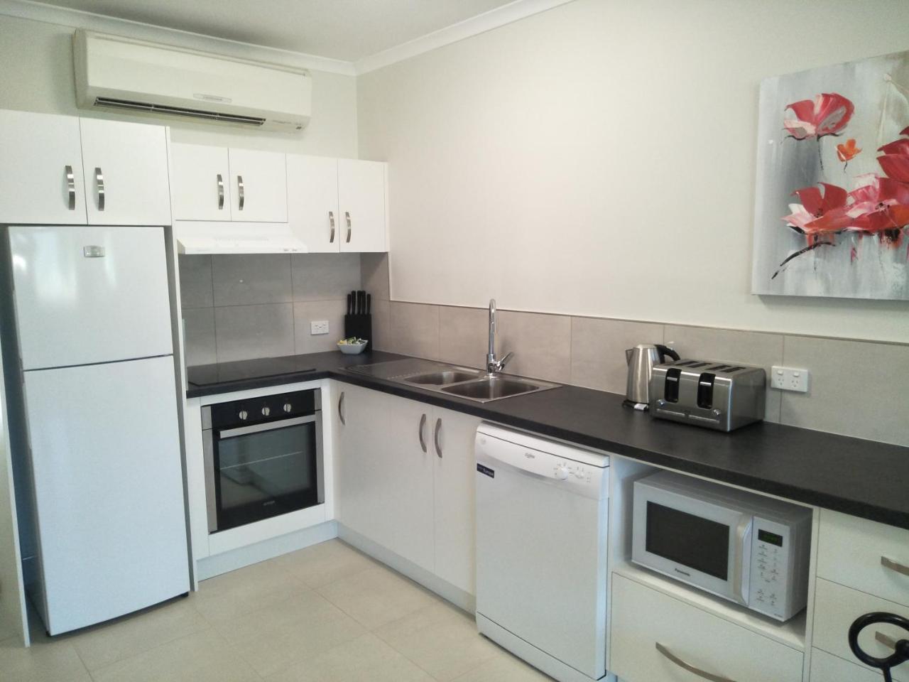 איירלי ביץ' Airlie Seaview Apartments מראה חיצוני תמונה