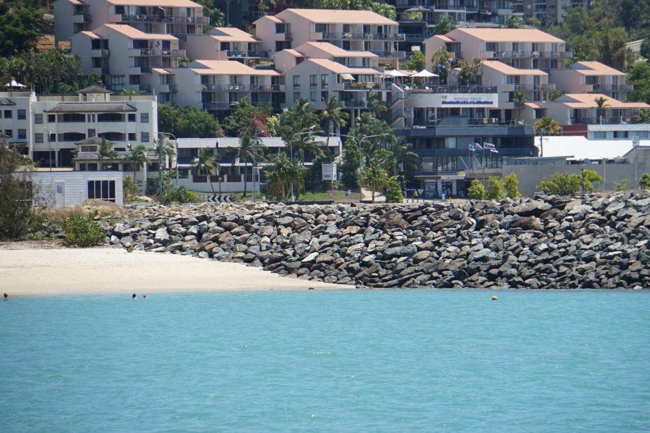 איירלי ביץ' Airlie Seaview Apartments מראה חיצוני תמונה