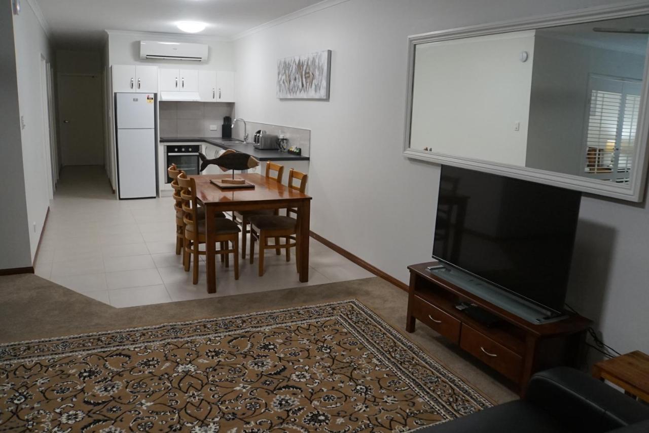 איירלי ביץ' Airlie Seaview Apartments מראה חיצוני תמונה