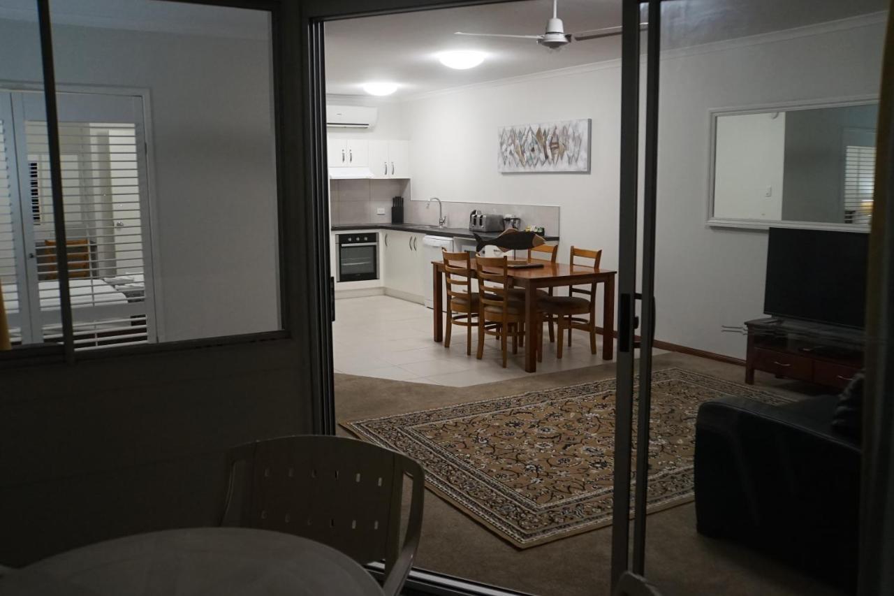 איירלי ביץ' Airlie Seaview Apartments מראה חיצוני תמונה